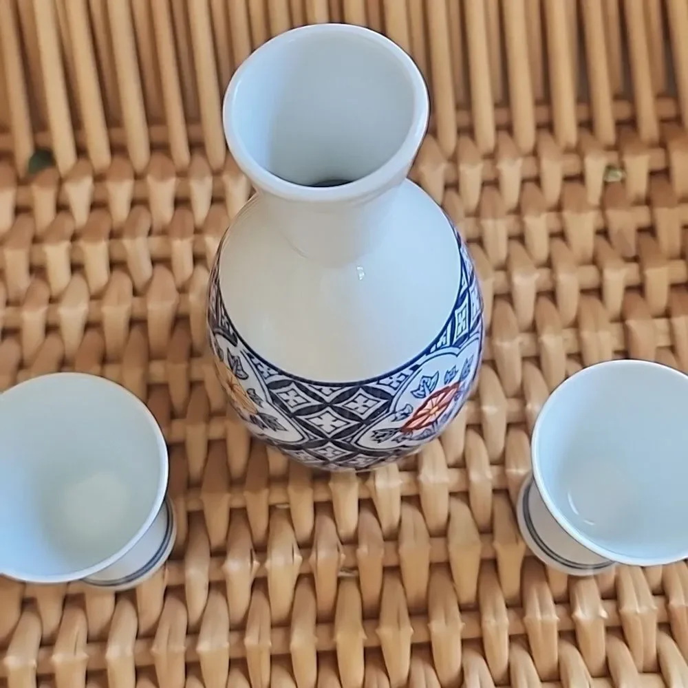 Vintage Blue & White Floral Tokkuri Ochoko Arita Ware Sake 3 Piece Set
